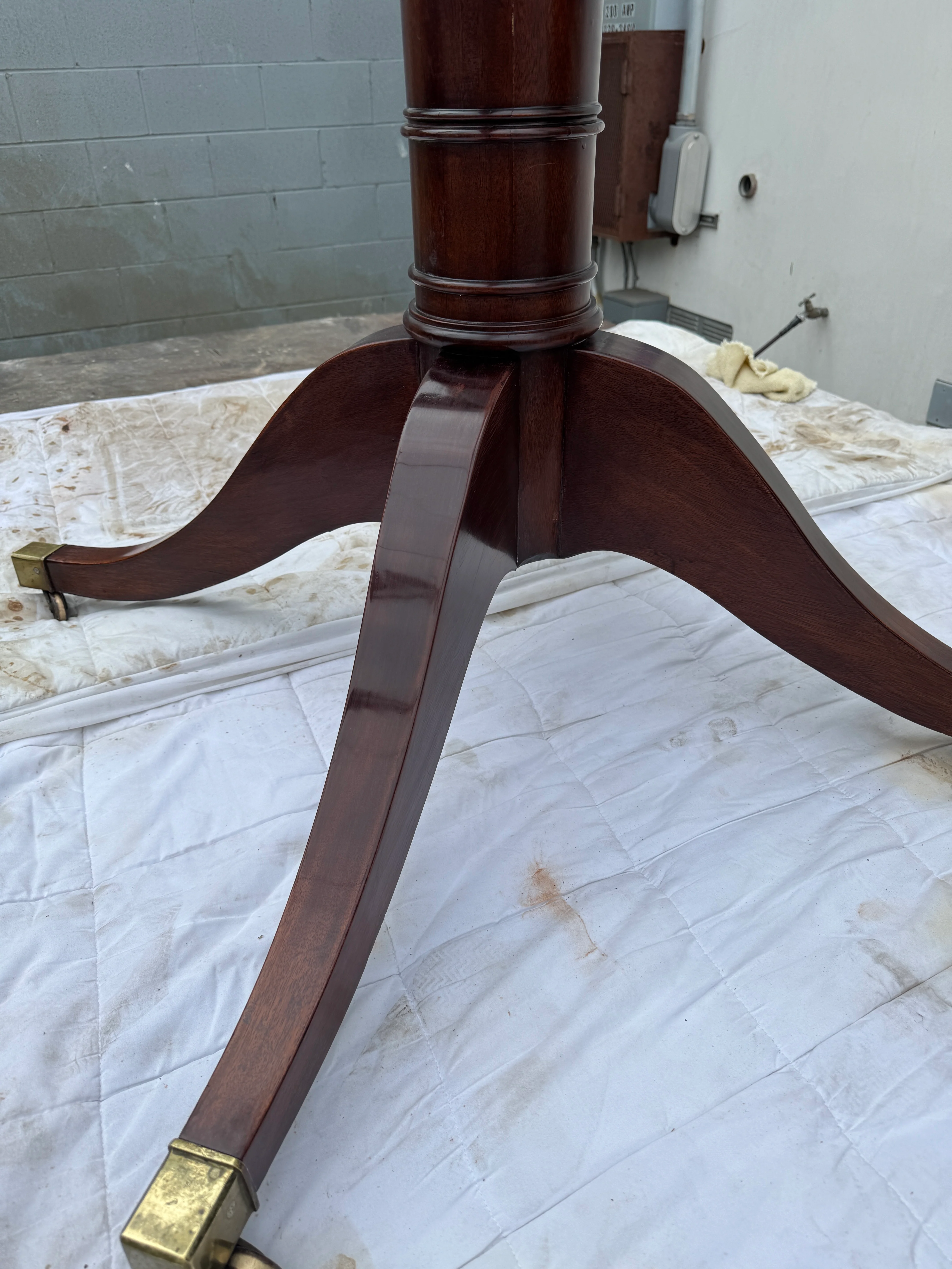 AF1-014: ANTIQUE EARLY 20th CENTURY ENGLISH REGENCY STYLE MAHOGANY 60" DIAMETER DINING TABLE - Image 16