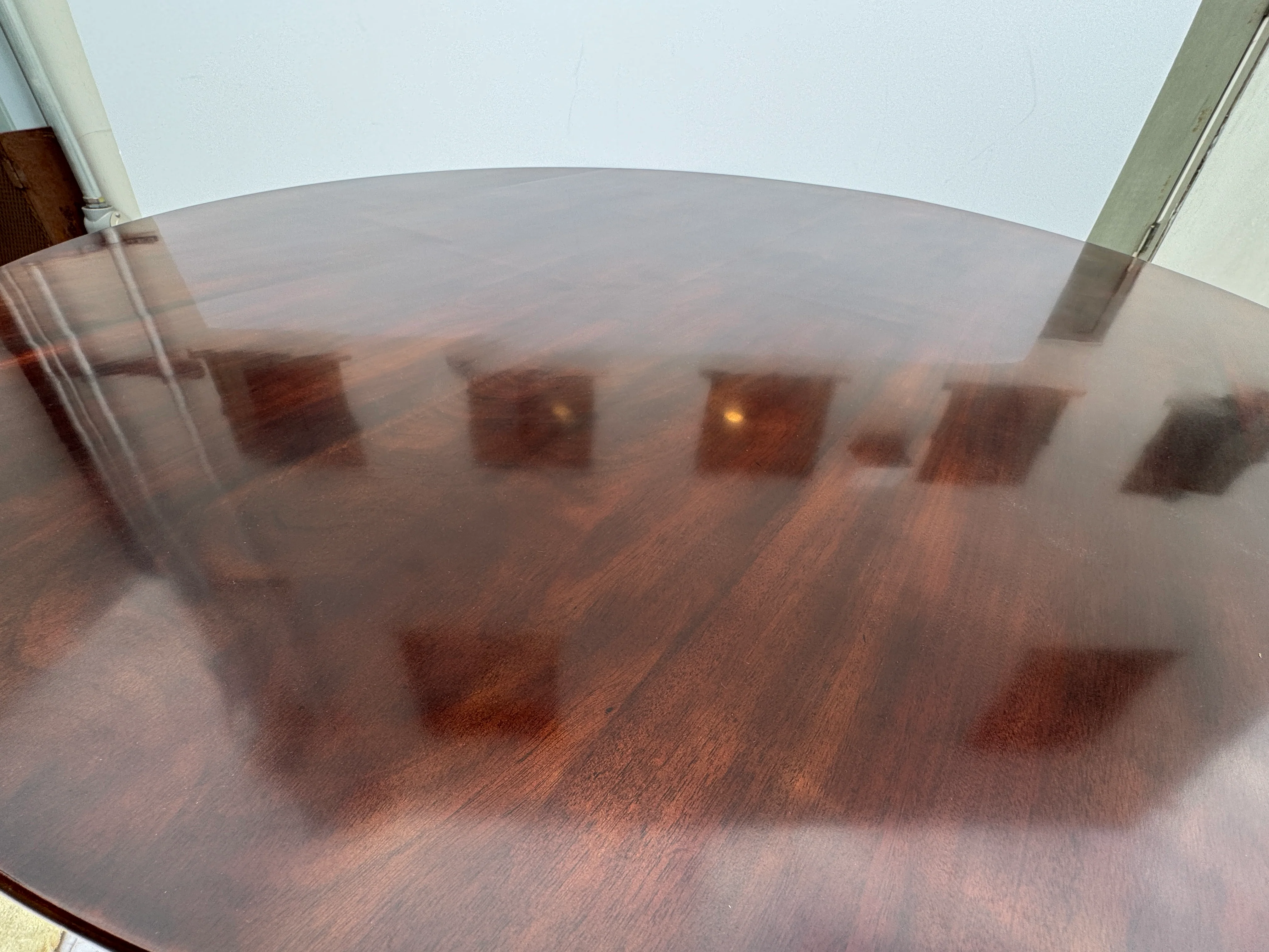 AF1-014: ANTIQUE EARLY 20th CENTURY ENGLISH REGENCY STYLE MAHOGANY 60" DIAMETER DINING TABLE - Image 23