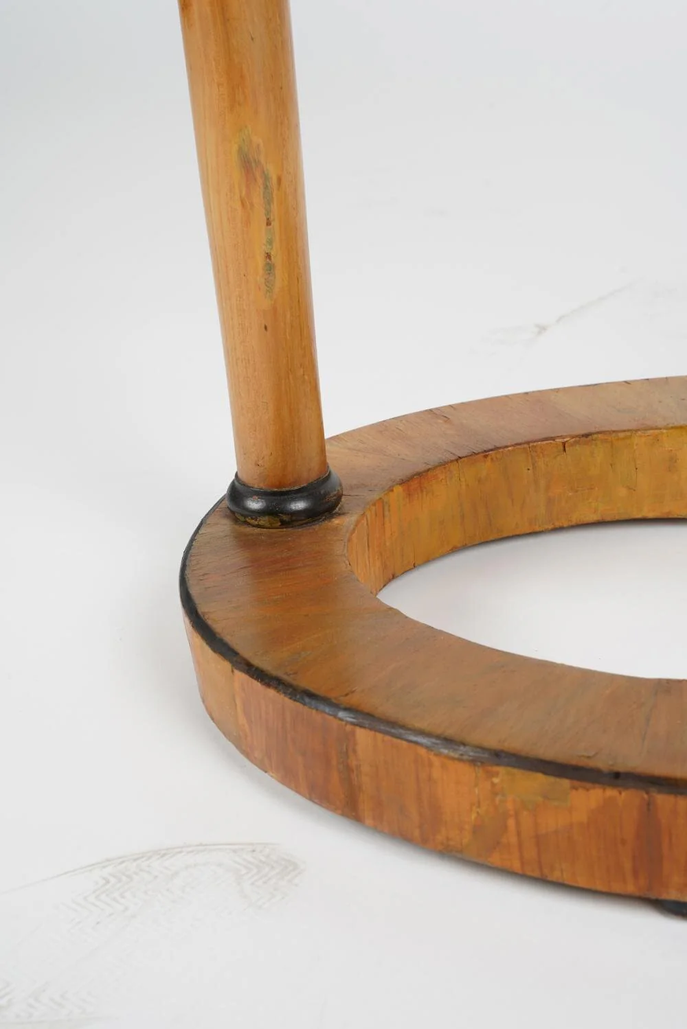 AF1-113: ANTIQUE MID 19TH CENTURY AUSTRIAN BIEDERMEIER OVAL VITRINE SIDE TABLE - Image 5