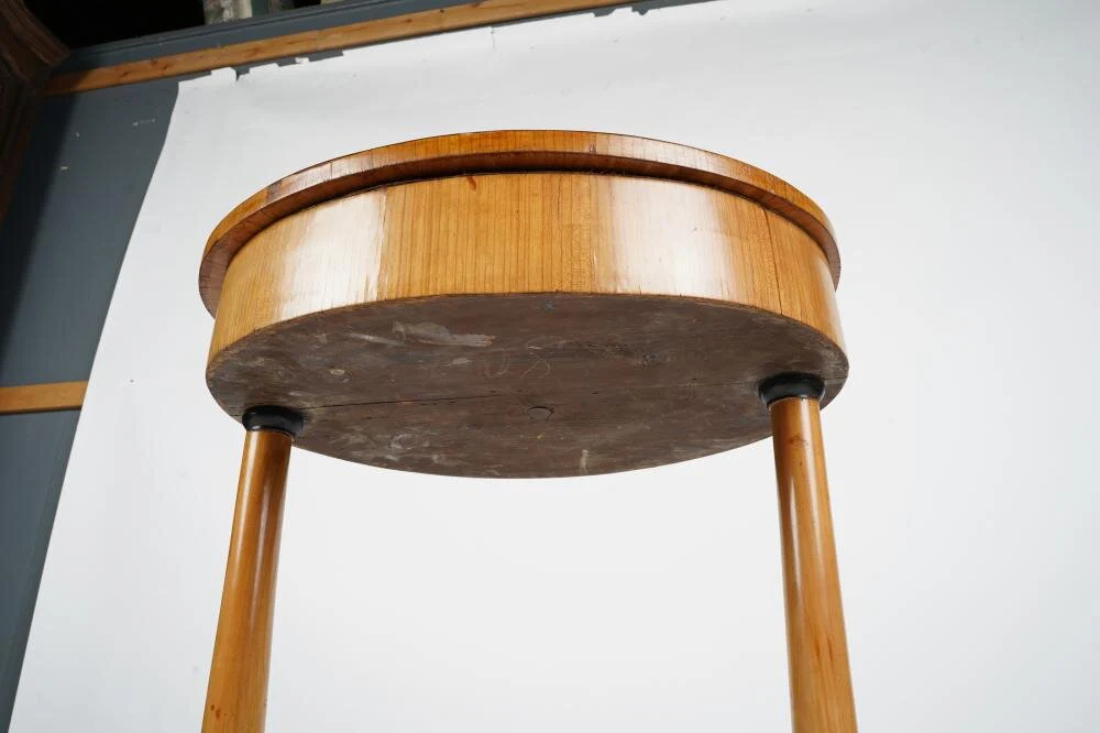 AF1-113: ANTIQUE MID 19TH CENTURY AUSTRIAN BIEDERMEIER OVAL VITRINE SIDE TABLE - Image 6