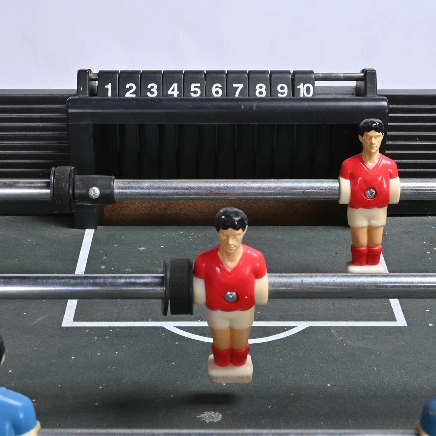 AF1-380: VINTAGE FOOSBALL TABLE - Image 4