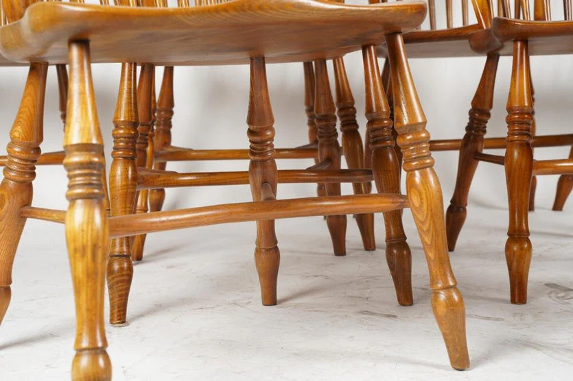 AF2-105: Antique Set of 8 Early 20th Century Oak Bow Back and Sack Back Windsor Chairs - Image 5