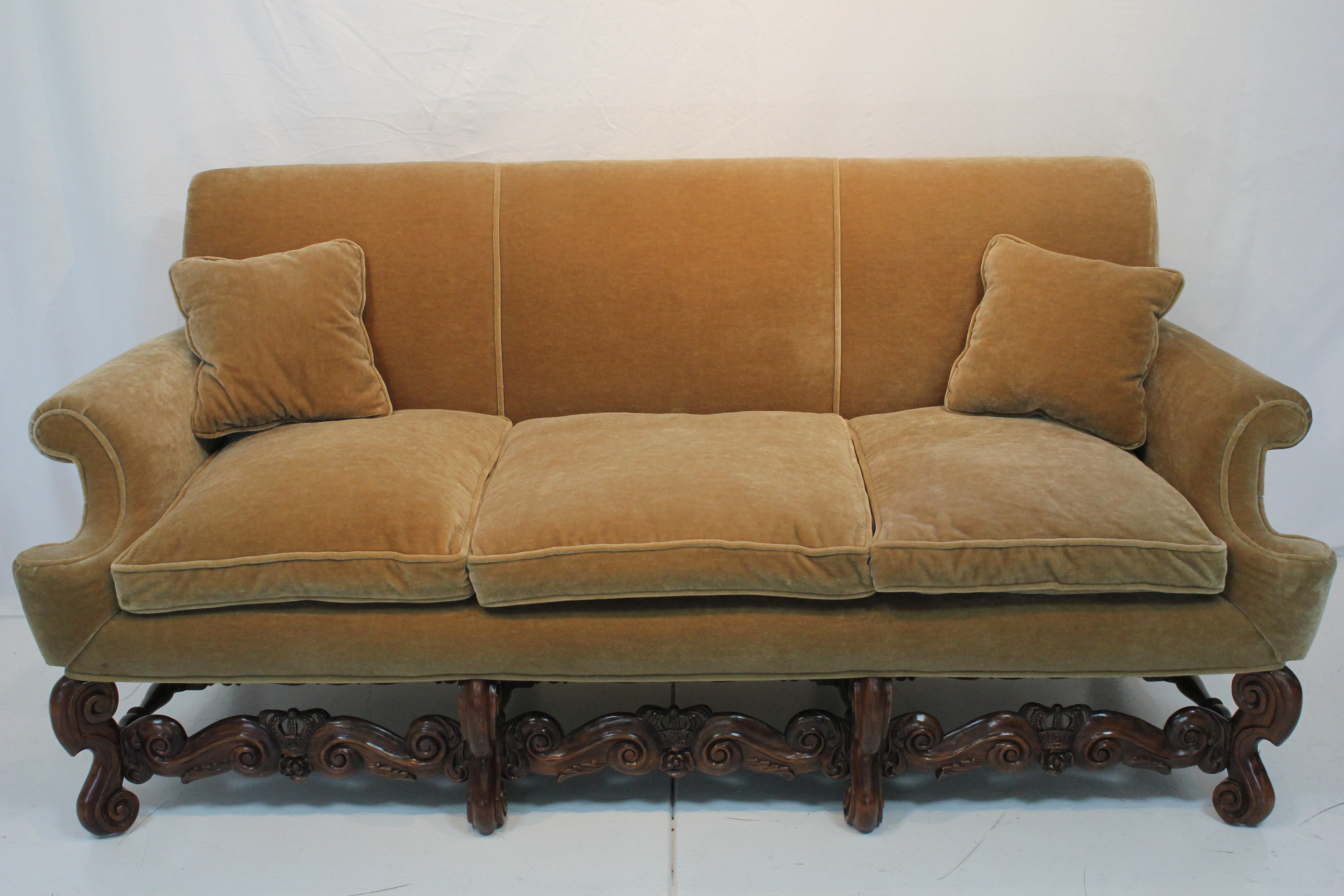 AF2-125: Antique Pair of Early 20th Century Charles II Style Carved Walnut Sofas w/ Mohair Upholstery - Image 10