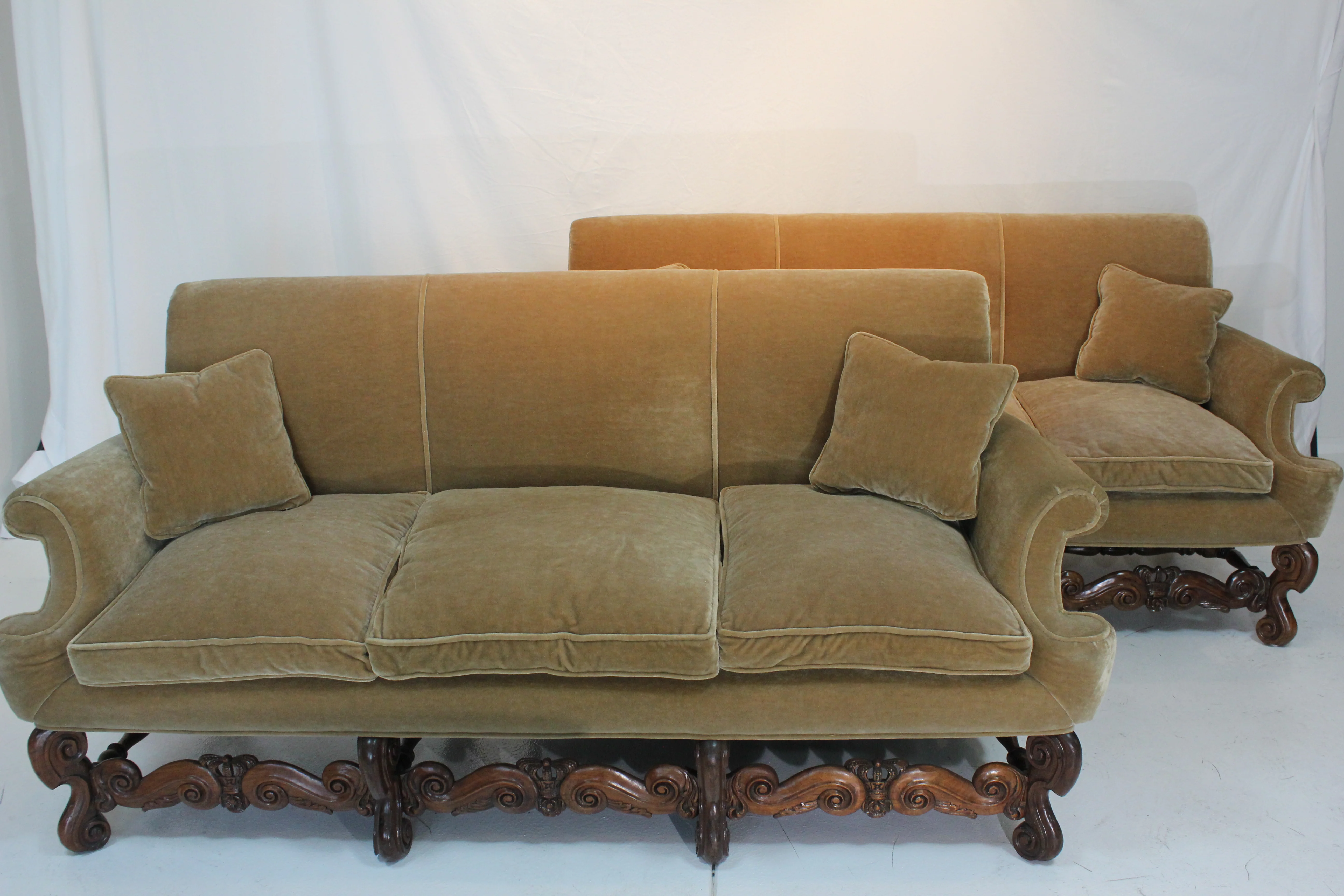 AF2-125: Antique Pair of Early 20th Century Charles II Style Carved Walnut Sofas w/ Mohair Upholstery - Image 14