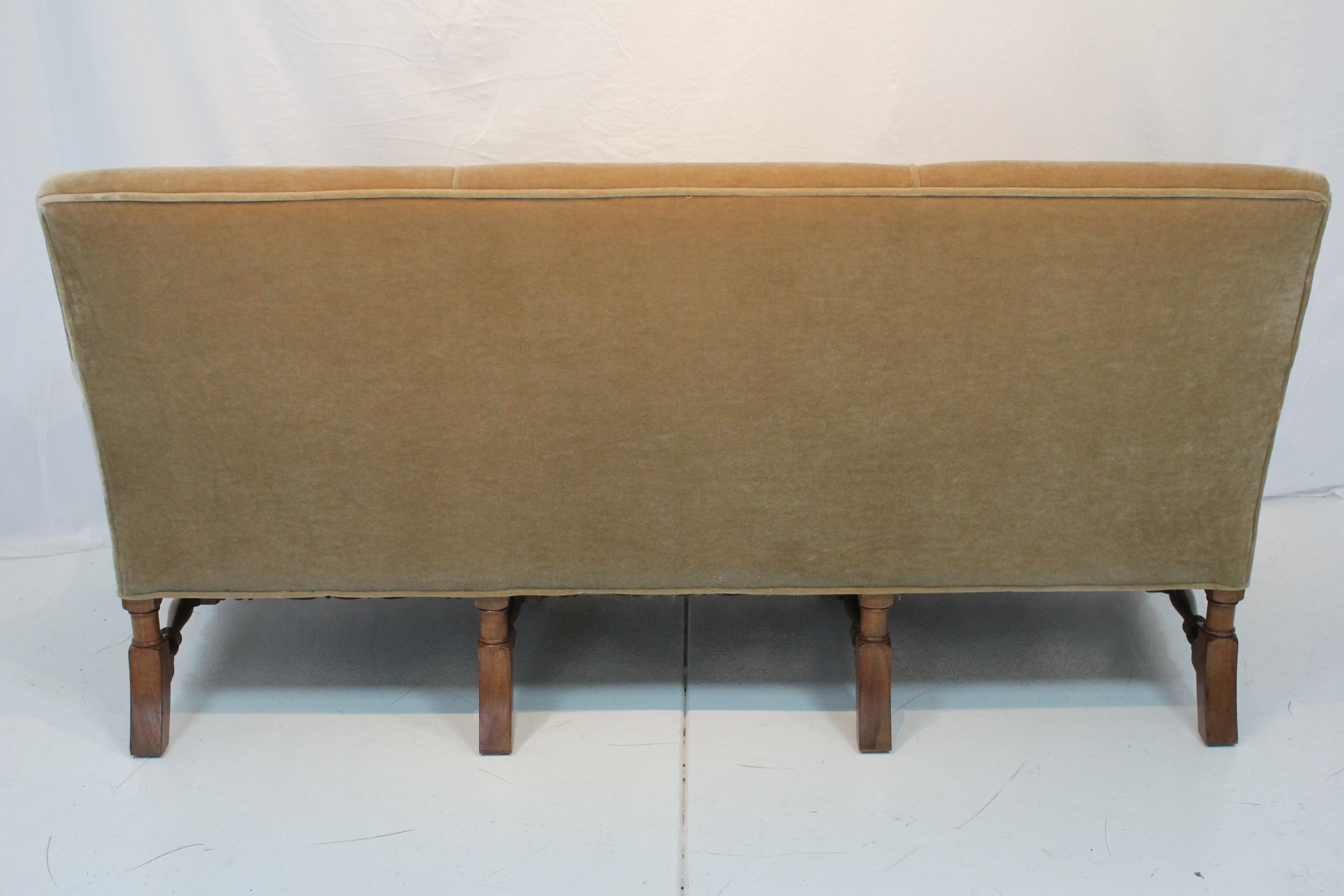 AF2-125: Antique Pair of Early 20th Century Charles II Style Carved Walnut Sofas w/ Mohair Upholstery - Image 8