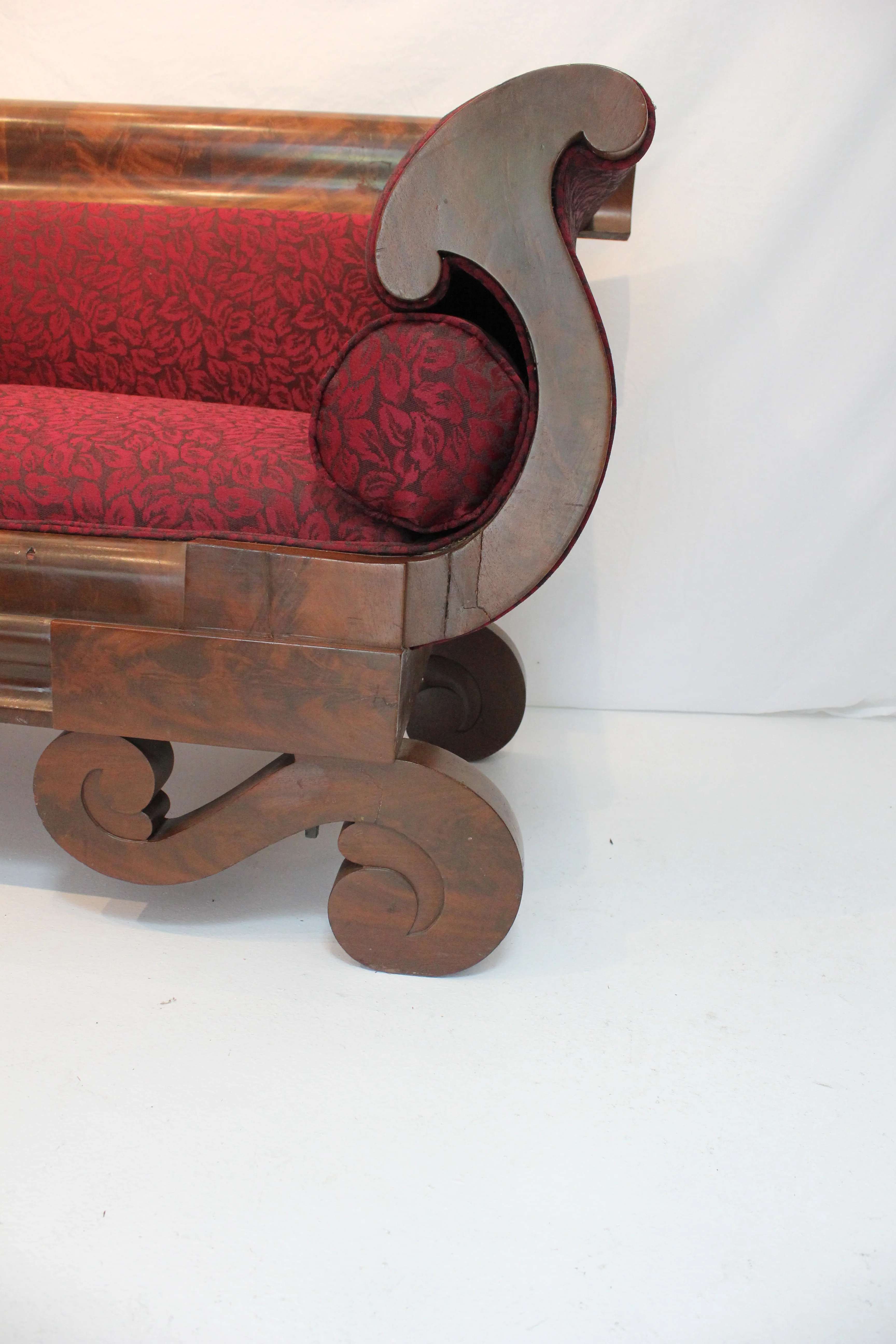 AF2-166: Antique C 1830's American Empire Mahogany Upholstered Sofa - Image 5