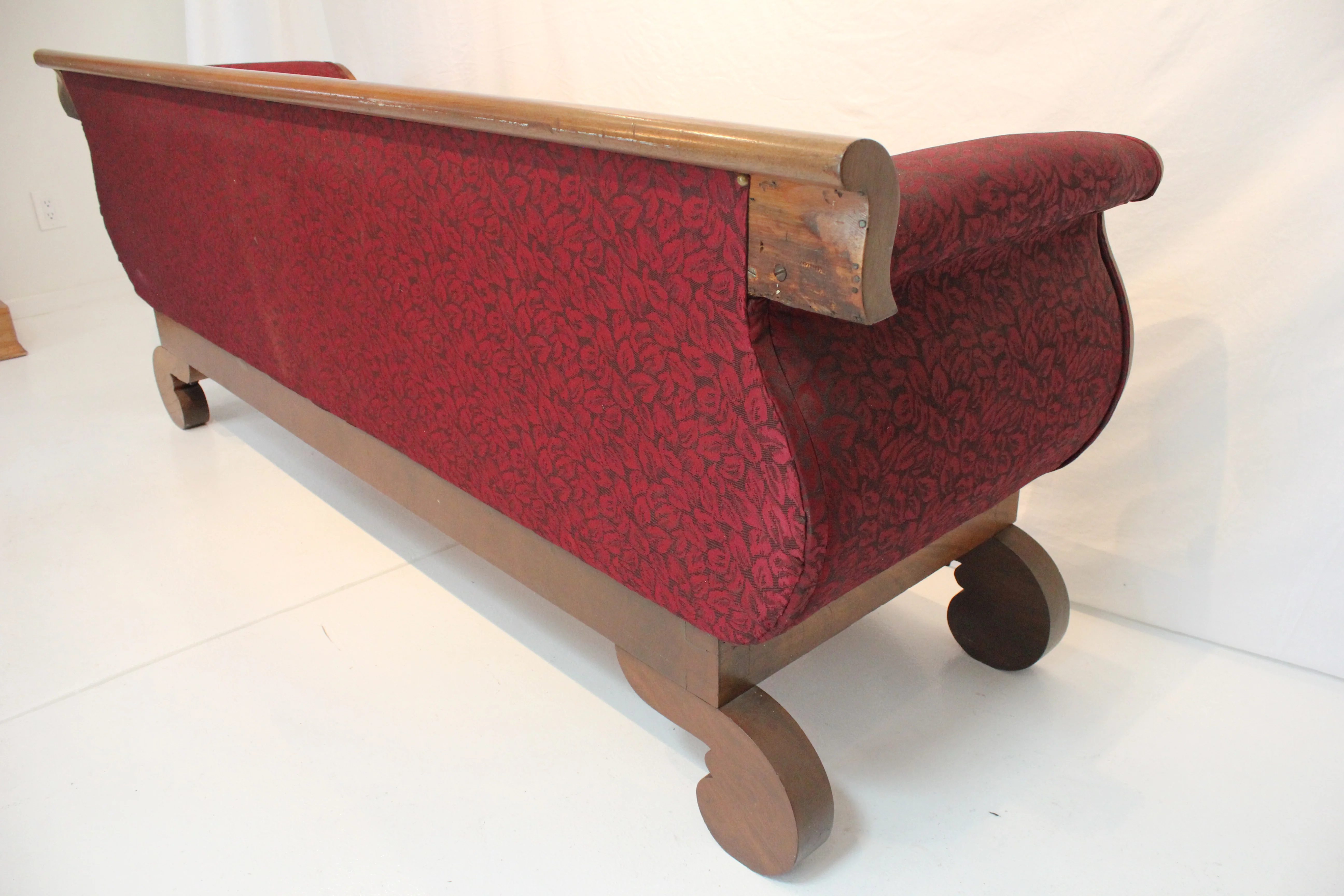 AF2-166: Antique C 1830's American Empire Mahogany Upholstered Sofa - Image 7