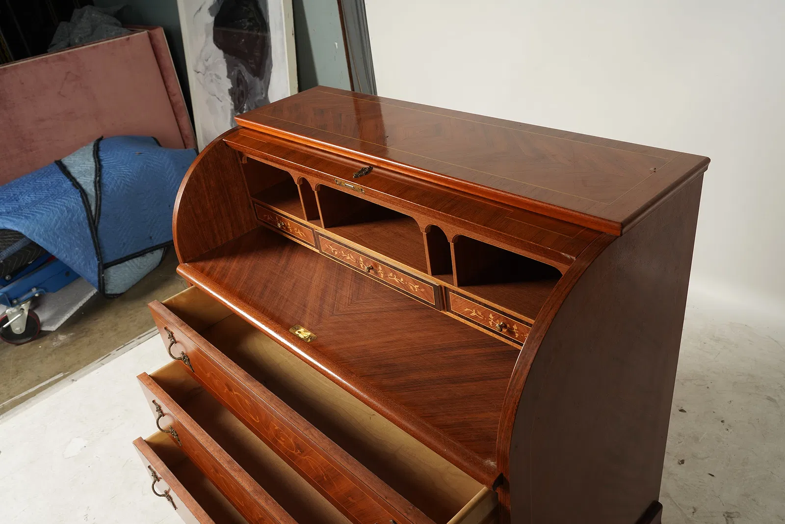 AF5-049: Fine French Louis XV Style Parquetry and Marquetry Cylinder Desk - Image 10