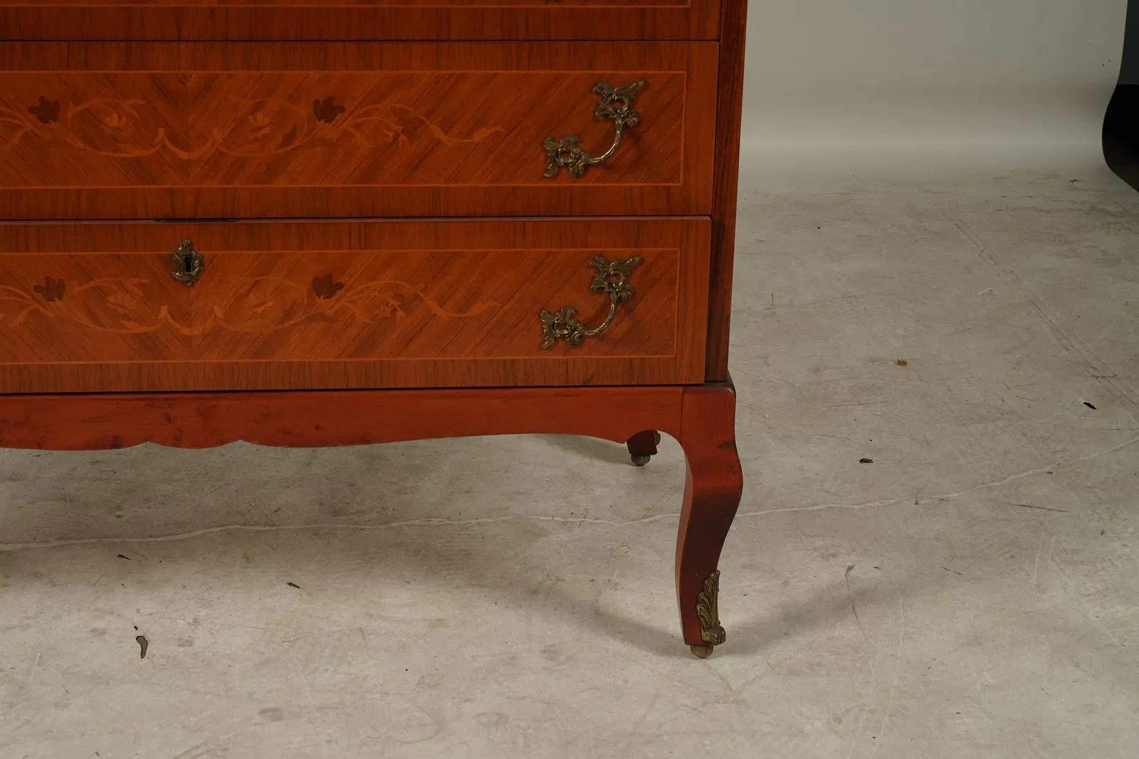 AF5-049: Fine French Louis XV Style Parquetry and Marquetry Cylinder Desk - Image 4