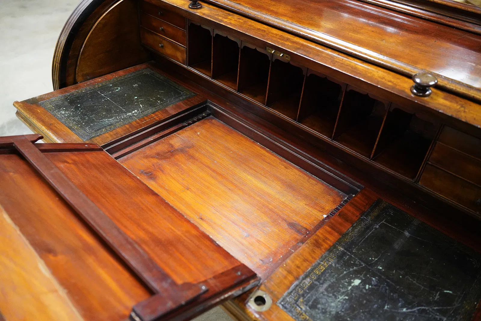AF5-055: Antique English Mahogany Early Victorian Roll Top Desk By James Winter & Son - Image 11