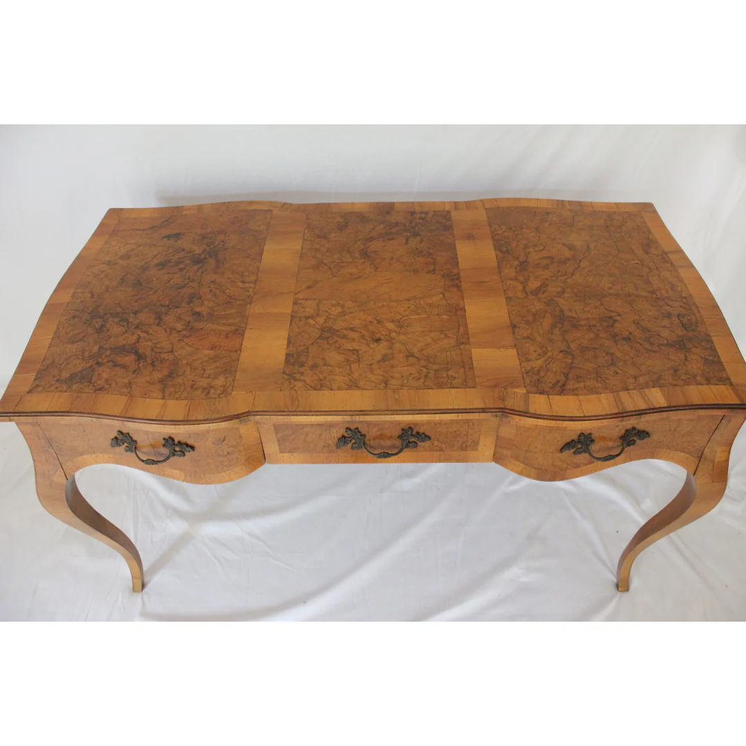 AF5-364 - Antique Late 19th C French Louis XV Style Highly Figured Veneer Bureau Plat Desk - Image 3